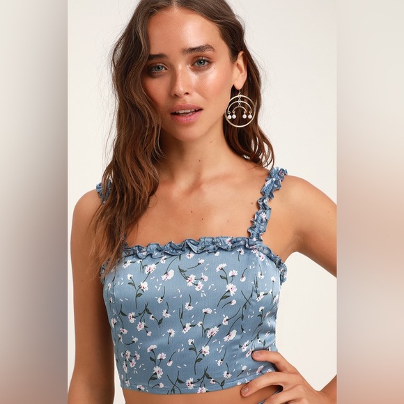 Lulu’s Crosswinds tight Blue Floral Print Ruffled Crop Top & shorts set. Size S - Picture 3 of 10